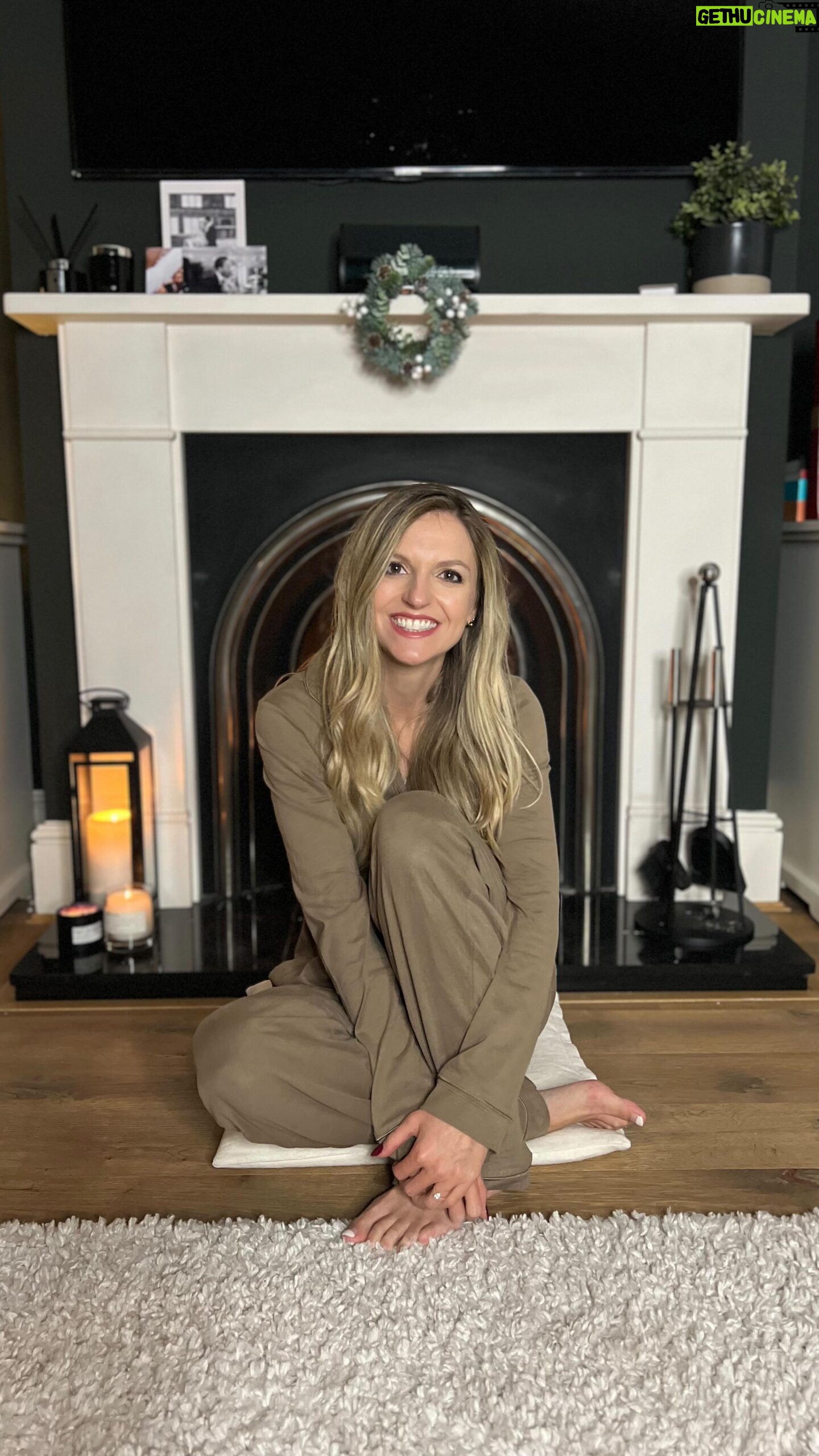 Maude Hirst Instagram - Slow down, breathe deeper and connect with yourself this Winter Solstice βοΈ @chelseapeersnyc have partnered with meditation specialist @maudehirst this Winter Solstice on a short and simple breathing and meditation exercise that we hope will bring some calm and positivity to your day. Enjoy! π§π½ββοΈπ #wintersolstice #meditation #chelseapeers #pyjamas #newyear #breathing #wellness #mindfulness