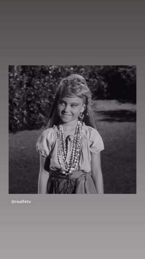 Maureen McCormick Instagram - Happy Halloween Y’all! I hope it is #bewitching , safe and filled with lots of treats! #halloween #bewitched #endora #bewitchedtvshow #trickortreat #1960s