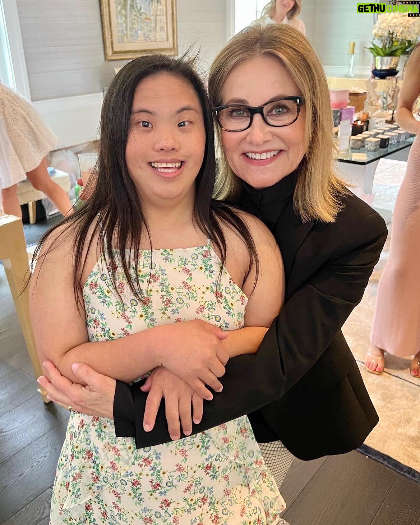 Maureen McCormick - 2.9K Likes - Happy Birthday dearest beautiful @momccormick7 💞💞💞🌸🌹🌸🌹🌷💐🌺🌸🌹🌻🪷🪻🌸 Thank You for being such a wonderful friend and amazing love and support for @bestbuddies @bestbuddiesca @sosocal @specialolympics ❤️❤️❤️
Love you so so so much 💝💝💝💝💝
Hope you have the happiest birthday 🥳 💝🎂🥳🎉
😘😘😘😘😘😘🥰🥰🥰🥰🥰 #hbd #maureenmccormick #beautifulsoul ❤️#bradybunch