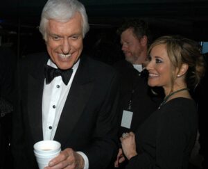 Maureen McCormick Instagram - Happy Birthday to one of my favorite performers ever! The brilliantly talented Dick Van Dyke! Thank you for all the joy, smiles and laughter you have brought into this world. ❤️ Thank you @official_dick_van_dyke XOXOXO