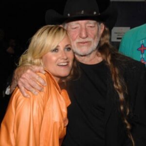 Maureen McCormick Instagram - A moment I will never forget! 
Happy Birthday Willie Nelson!
Sending you all my love! ❤️
#WillieNelson #ThankYou #MusicOfMyLife