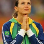Maurren Maggi Instagram – SUPERAÇÃO! 🇧🇷🥹

Depois de sentir uma lesão nos Jogos Olímpicos em 2000, Maurren Maggi deu a volta por cima e oito anos depois foi a Pequim e conquistou a medalha de OURO! 🥇

Orgulho demais! 👏👏👏

@maurrenmaggi

🎥 Imagens: @jogosolimpicos

#SomosAtletismo #caixa #caixaesportes #loteriascaixa #loteriascaixaesportes #newon #Solst #Vaicomsolst #pistaecampo #maxrecovery #puma

@maxrecovery @newonoficial @pistaecampo @pumabrasil @loteriascaixaoficial