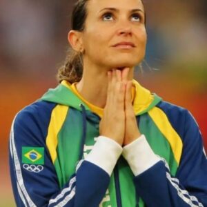 Maurren Maggi Instagram - SUPERAÇÃO! 🇧🇷🥹 Depois de sentir uma lesão nos Jogos Olímpicos em 2000, Maurren Maggi deu a volta por cima e oito anos depois foi a Pequim e conquistou a medalha de OURO! 🥇 Orgulho demais! 👏👏👏 @maurrenmaggi 🎥 Imagens: @jogosolimpicos #SomosAtletismo #caixa #caixaesportes #loteriascaixa #loteriascaixaesportes #newon #Solst #Vaicomsolst #pistaecampo #maxrecovery #puma @maxrecovery @newonoficial @pistaecampo @pumabrasil @loteriascaixaoficial