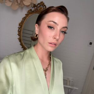 Mavournee Hazel Instagram - pretty places and things 🎀🤍🫧🦢