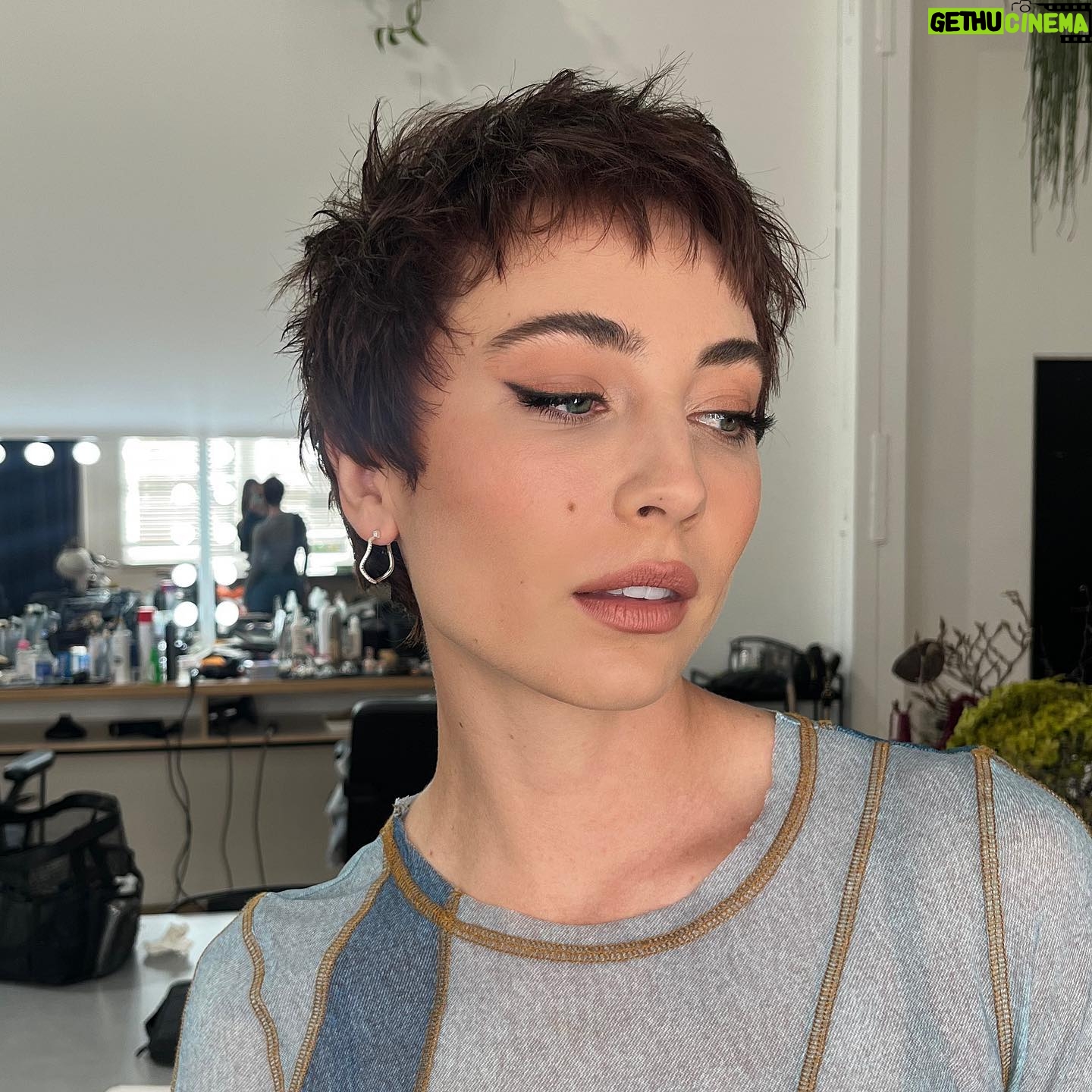 Mavournee Hazel - 3 Likes - @hairandmakeupbyariela is officially a melbourne based HMU artist and i am (selfishly) thrilled 🫧🫐🎱🫶🏻🤍✨
