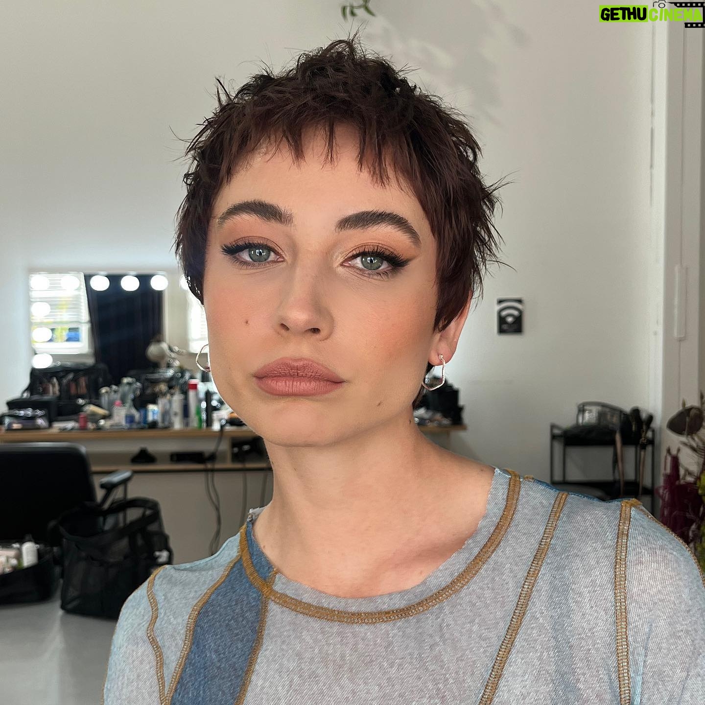 Mavournee Hazel - 3 Likes - @hairandmakeupbyariela is officially a melbourne based HMU artist and i am (selfishly) thrilled 🫧🫐🎱🫶🏻🤍✨