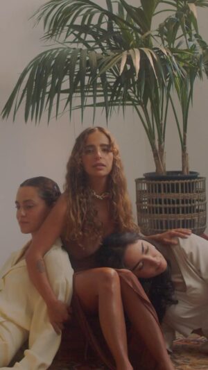 May Calamawy Instagram - For those of you who don’t know @iamrotana she is a FORCE. If you’ve seen her perform you know the fire she ignites in you is transformational and inspiring to say the least.⁣
⁣
I love you my Roro and I’ll sit and breathe next to you in any form of art you put out there because you can do it all and I’m here for it 🙌🏽⁣
⁣
‘Us’ out now 🔥 video by @farahalba