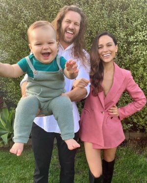 Maya Stojan Instagram - Wishing you all a Happy New Year! May it be your best year yet. How are you starting off your 2024? 
Sending buckets of love, fun and joy your way! ✨💖💫