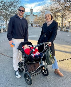 Maya Stojan Instagram - Wishing you all a Merry Christmas! Sending you lots of love from Switzerland ♥️🇨🇭🎄🎅🏽🙌🏽🙏🏽💫
Leos first Christmas was downright magical!!