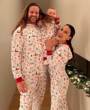 Maya Stojan Instagram - Wishing you all a Merry Christmas! Sending you lots of love from Switzerland ♥️🇨🇭🎄🎅🏽🙌🏽🙏🏽💫
Leos first Christmas was downright magical!!