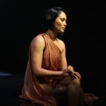 Maya Zapata Instagram - Entra en la oscura trama de #ÉxtasisPuro La reina Clitemnstra busca venganza con la guía de Demonios ancestrales. Descubre cómo tejerá su plan para eliminar a Agamenón y Casandra. 🗓️ Funciones de viernes a domingo V 20:30 h S 19:00 h D 18:00 h 📍 @teatromilan_forolucerna 🎟️ Boletos a la venta en taquilla y @ticketmaster_mx 📸 @ortegafu Éxtasis Puro es una producción de 25 Producción.