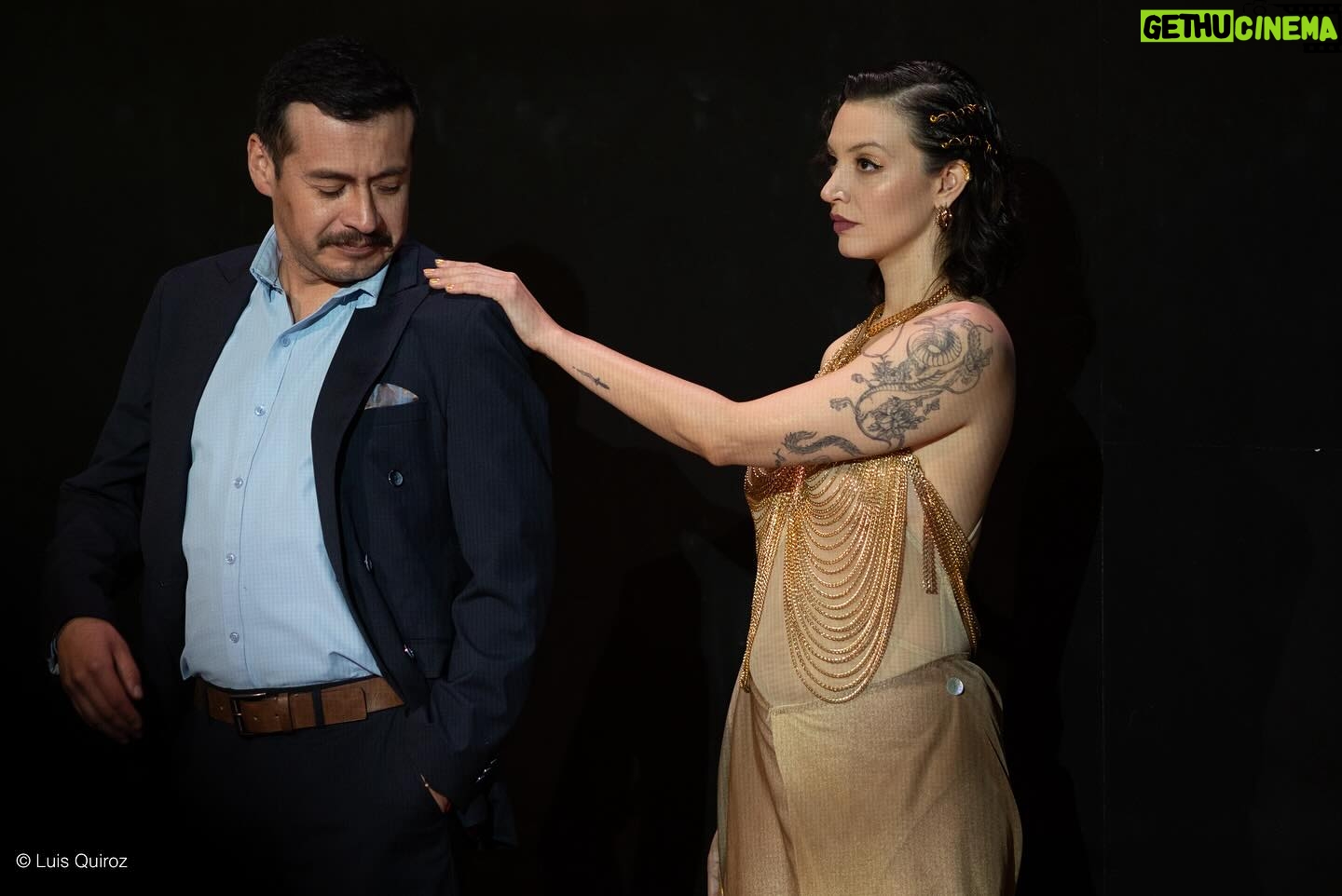 Maya Zapata Instagram - Éxtasis Puro, del mito griego a la realidad actual. Maya Zapata se pone en la piel de Clitemnestra para transportarnos en la mitología griega y contarnos como la reina de Micenas, da forma a su venganza, cuando aconsejada por sus demonios asesina a su triunfante marido Agamenón, recién llegado de la guerra de Troya y a su trofeo de guerra, la Princesa Casandra, contándonos en el camino, un nuevo orden femenino que, aunque se contó en la era del mito, continúa buscando su camino para colocar a cada quién en su lugar. 📸 @luis_quirozm #ExtasisPuro #Teatro #ForoLucerna #TeatroMexico #Yolo #PicOfTheDay #PhotoOfTheDay #CanonPhotography #Canon #Tgif #Igers #InstaGood #photography #Arte #Clitemnestra #MayaZapata #25Produccion #Actor #Actriz