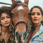 Mayella Lloclla Instagram - Navidad tiempo de Amar✨❤️‍🔥🥹 , Feliz Navidad para todos amigos 🫶🏼✨❤️‍🔥 Hermosas fotos en @cabalgatas.chincheros tomadas por el gran @alzamorafoto #HoyEsNavidad #MayellaLloclla