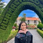 Mayella Lloclla Instagram - Sonreír a los nuevos aprendizajes y a la vida . Me encuentro en Huamachuco donde les vamos a llevar un hermoso reportaje del bicentenario de la primera universidad Republicana de nuestro país , La universidad Nacional de Trujillo para el programa Modo Bicentenario y desde aquí con una gran sonrisa me voy con el corazón agradecido porque cada vez aprendo mucho más de nuestra historia , recordar a nuestros grandes próceres de la independencia nos hace autoevaluarnos para mejorar no solo como profesionales sino como personas. Gracias @dalmedclinicadental por siempre cuidar mi salud bucal.