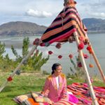 Mayella Lloclla Instagram - Después de un día largo trabajando en la fiesta de la virgen de la candelaria llegar al maravilloso @ghl_lagotiticaca y relajarte, un sueño ✨🥰 en un próximo video muestro la Fiesta de la Virgen de la Candelaria ✨ Outfit @cora.hechoamano ♥️ #puno #visitpuno #visitperu #peru #latam