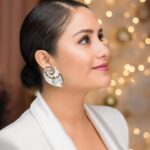 Mayella Lloclla Instagram - No existen limitaciones para nuestros sueños, basta creer. #NavidadCao Nuestros bellos aretes de plata “Mar y Raya” los pueden adquirir en nuestra tienda: caotienda.com.pe #cao #joyasdeplata #plata #aretes #joyas #jewrely #earrings #earring #MayellaLloclla #Navidad
