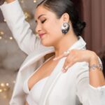 Mayella Lloclla Instagram - No existen limitaciones para nuestros sueños, basta creer. #NavidadCao Nuestros bellos aretes de plata “Mar y Raya” los pueden adquirir en nuestra tienda: caotienda.com.pe #cao #joyasdeplata #plata #aretes #joyas #jewrely #earrings #earring #MayellaLloclla #Navidad