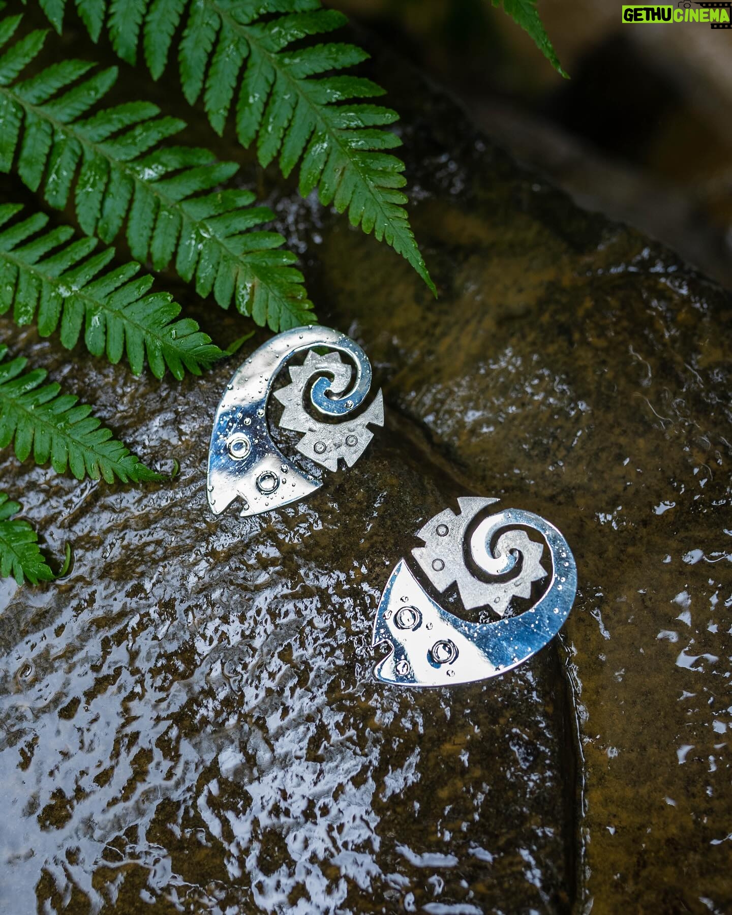 Mayella Lloclla Instagram - No existen limitaciones para nuestros sueños, basta creer. #NavidadCao Nuestros bellos aretes de plata “Mar y Raya” los pueden adquirir en nuestra tienda: caotienda.com.pe #cao #joyasdeplata #plata #aretes #joyas #jewrely #earrings #earring #MayellaLloclla #Navidad