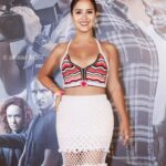 Mayella Lloclla Instagram - A propósito del estreno en los cines #Vivoomuerto no se lo pierdan ! Mi bello traje a crochet de @cora.hechoamano Fotografía 1: @jonerencinas ❤️‍🔥 Fotografía 2 : @fotos_jazminmontoyaa ❤️‍🔥