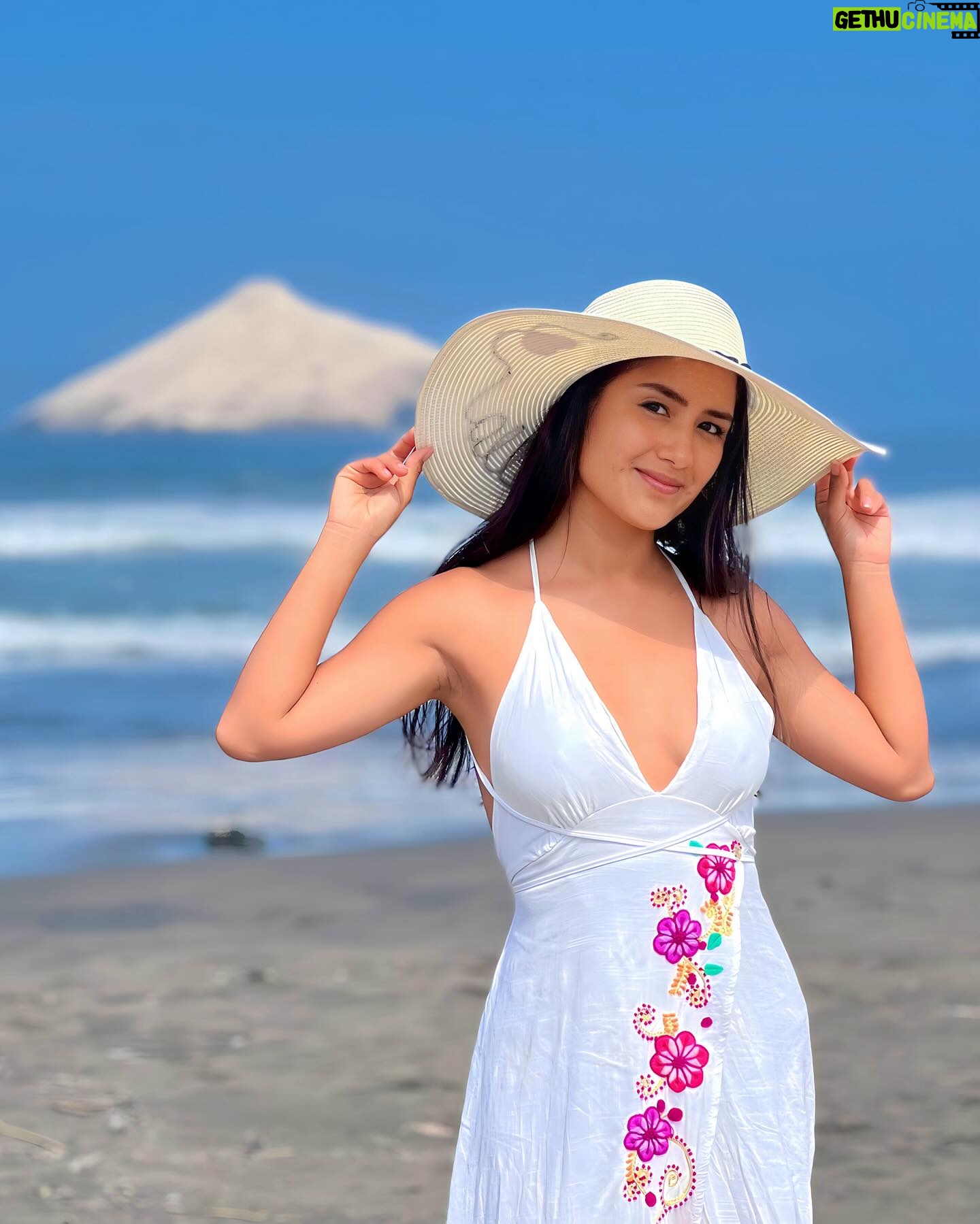 Mayella Lloclla Instagram - Febrero ❤️🔥 Cómo pasarán el día del amor y amistad ?