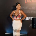 Mayella Lloclla Instagram - A propósito del estreno en los cines #Vivoomuerto no se lo pierdan ! Mi bello traje a crochet de @cora.hechoamano Fotografía 1: @jonerencinas ❤️‍🔥 Fotografía 2 : @fotos_jazminmontoyaa ❤️‍🔥
