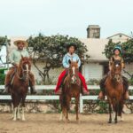 Mayella Lloclla Instagram - Navidad tiempo de Amar✨❤️‍🔥🥹 , Feliz Navidad para todos amigos 🫶🏼✨❤️‍🔥 Hermosas fotos en @cabalgatas.chincheros tomadas por el gran @alzamorafoto #HoyEsNavidad #MayellaLloclla