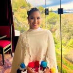 Mayella Lloclla Instagram - Hermosas postales en Puno en el gran hotel @ghl_lagotiticaca Mis outfits @cora.hechoamano Mi maquillaje y peinado @juliocesarneyra1 #puno #lagotiticaca #viaje #Perú