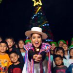 Mayella Lloclla Instagram – Que hermoso fue compartir la hermosa energía que tienen los niños del distrito de Sicchez de la Provincia de Ayabaca , Piura ❤️‍🔥 donde están mis raíces , siempre es maravilloso volver 🫶🏼 Gracias a la Municipalidad de Sicchez por haber decorado la plaza tan bella 🥹🎄✨ #hoyEsNavidad #MayellaLloclla #villancico #sicchez #piura #Ayabaca