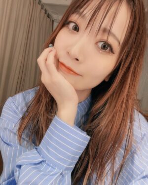 May'n Instagram - 撮影でした📷

どうしても肩にメロン乗っかりがちなので午前中にホットヨガで汗たっぷりかいてスッキリさせてからスタジオ行った。笑

お知らせをお楽しみにー！！

#Mayn #shooting #🍈