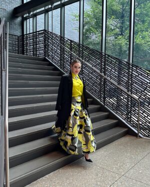 Mayra Farret Instagram - Fashion Group International Global Leaders Meetings.

Blouse @robertgrahamnyc 
Skirt @stellanolasco 
Shoes @dior 
Bag @maisonalaia 
Jacket @aliceandolivia