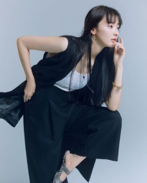 Mayu Miyamoto Instagram - @andgirl_jp 発売中📚

いっぱいお話ししました。
今までのこと。最近のこと。これからのこと。
ぜひ見てください💟

#宮本茉由のbasic