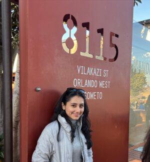 Mazel Vyas Instagram - Kaam ke bich thoda yaha waha ghumna toh banta hain !
.
.
#johannesburg #soweto #shoot #travel