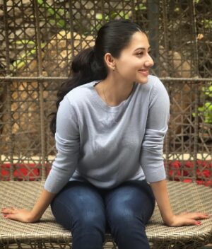 Mazel Vyas Instagram - ख़्वाबों का जहां 🦋
.
.
#hope #dreamer #sukoon