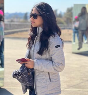 Mazel Vyas Instagram - Kaam ke bich thoda yaha waha ghumna toh banta hain !
.
.
#johannesburg #soweto #shoot #travel