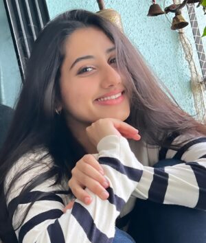 Mazel Vyas Instagram - Happy December 🫶🏻
.
.
.
#december #lastmonthoftheyear