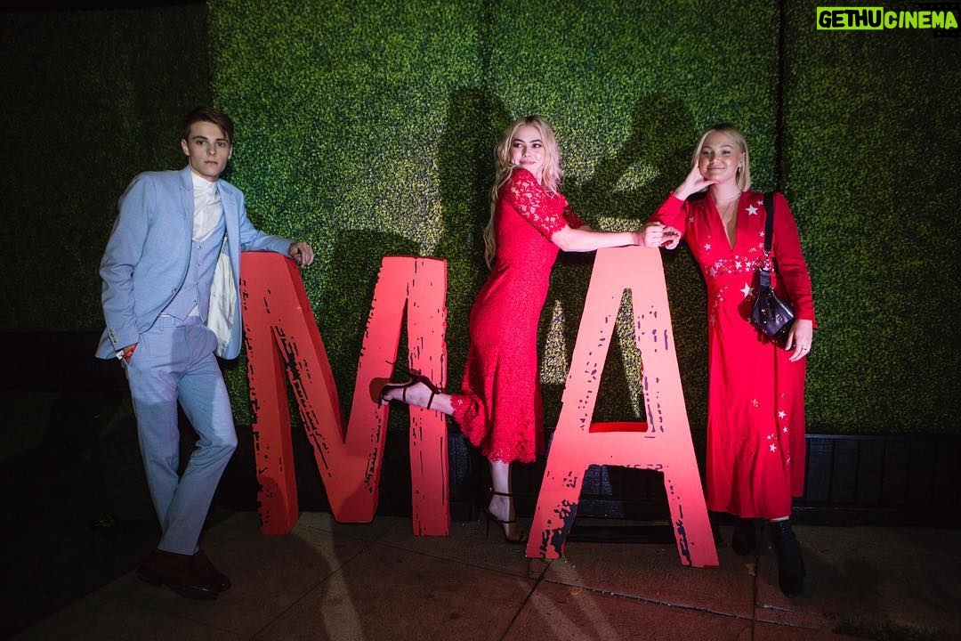 McKaley Miller - 6.4K Likes - 3 DAYS TIL MA!!!!!!!!!!
@IHEARTCOMIX produced an epic MA Experience event... and it was equally as terrifying as the movie... GET YOUR TICKETS NOW!!!! 😈 📸: @carinaguts & @_timhans
🎥: @jacquelineverdugo_