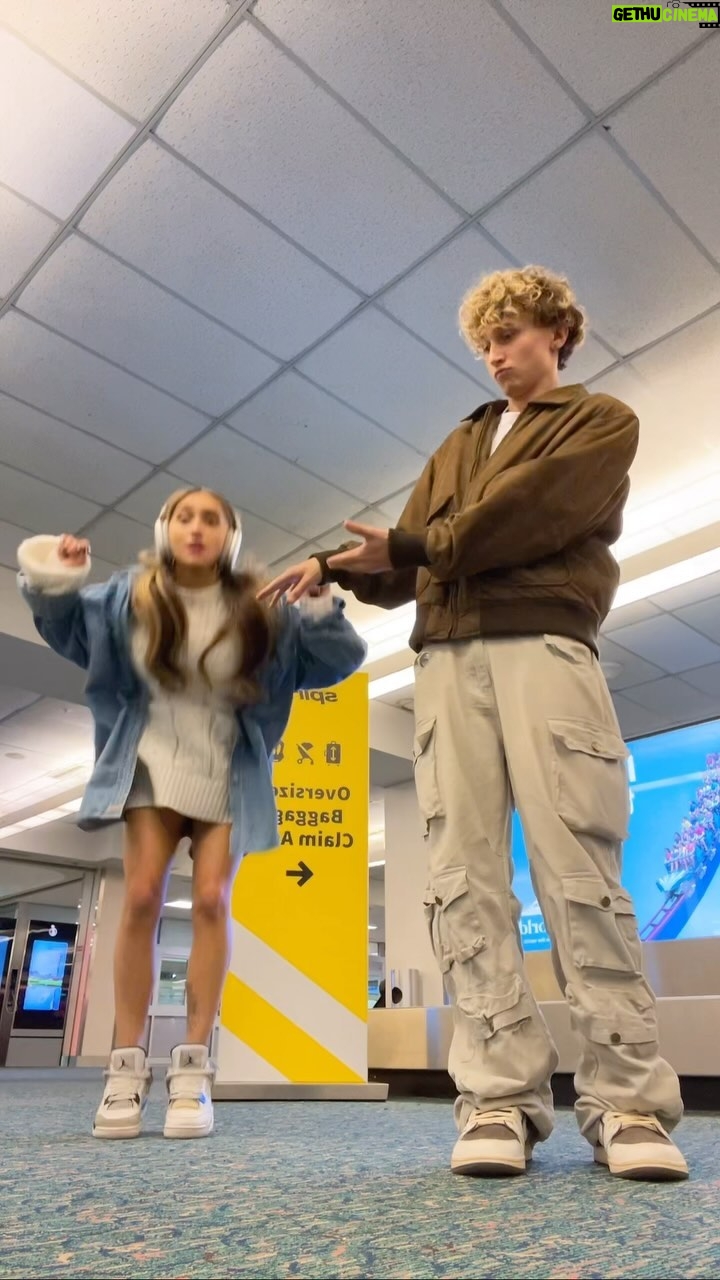 McKenzi Brooke Instagram - The SYNC🔥🔥🔥Thank you @spiritairlines #music4miles