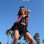 McKenzi Brooke Instagram - I love how the boys just started hyping me up lol 😂💖 #dance #random #beach #boys #dualipa #trainingseason