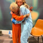 McKenzi Brooke Instagram - Sam finally getting to meet @mckenzibrooke 🧡🎃🖤 #trickrtreat #trickrtreatsam #scarycutesam