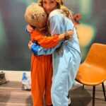 McKenzi Brooke Instagram - Sam finally getting to meet @mckenzibrooke 🧡🎃🖤 #trickrtreat #trickrtreatsam #scarycutesam