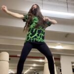 McKenzi Brooke Instagram - Can you guess what happened next?!😉 #dance #public #strangers #boys #hiphop #throwback