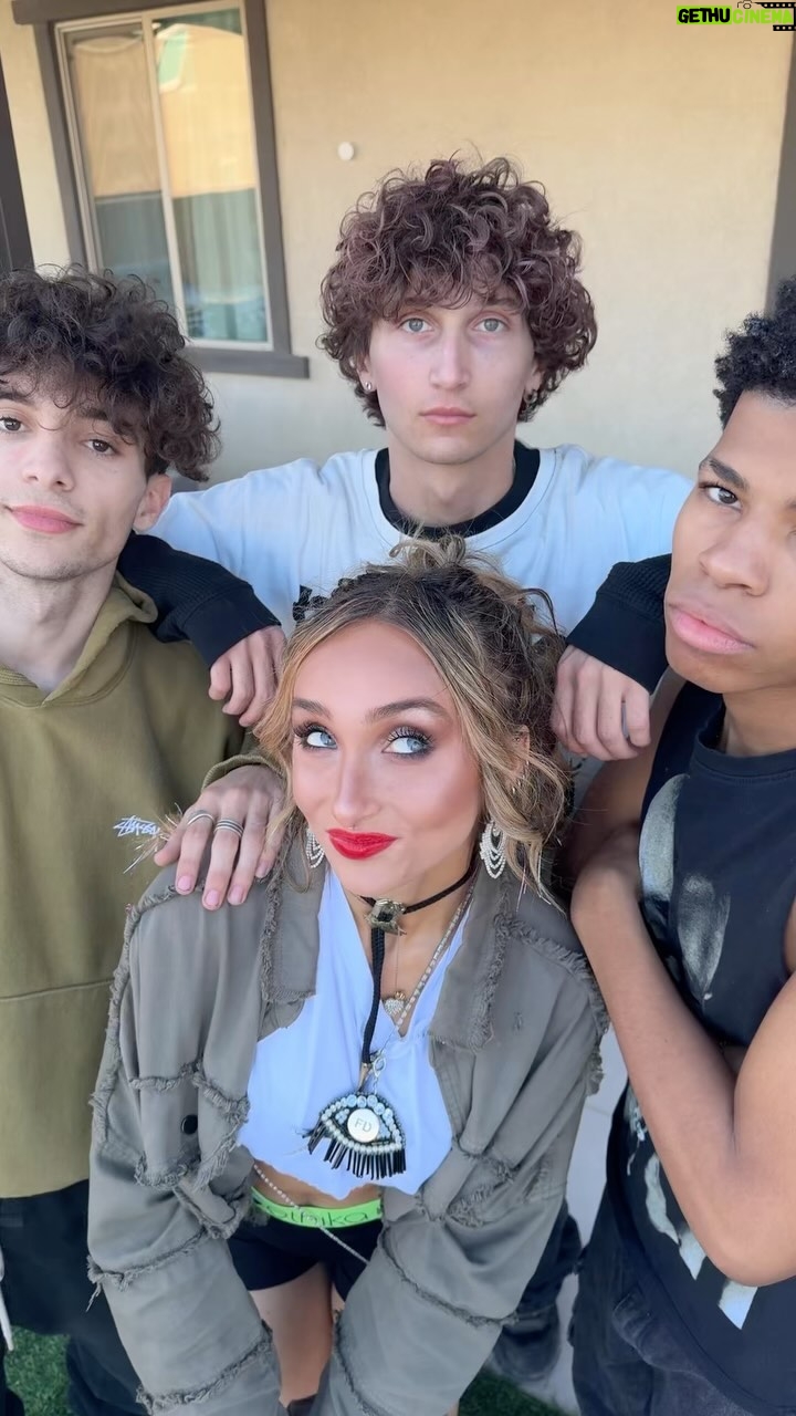 McKenzi Brooke Instagram - Da boyzzzz 😎🔥 #dance #hiphop #boys #selenagomez #whosays @nickbencivengo @tj_thebeast @reifharrison @isidora__villagra