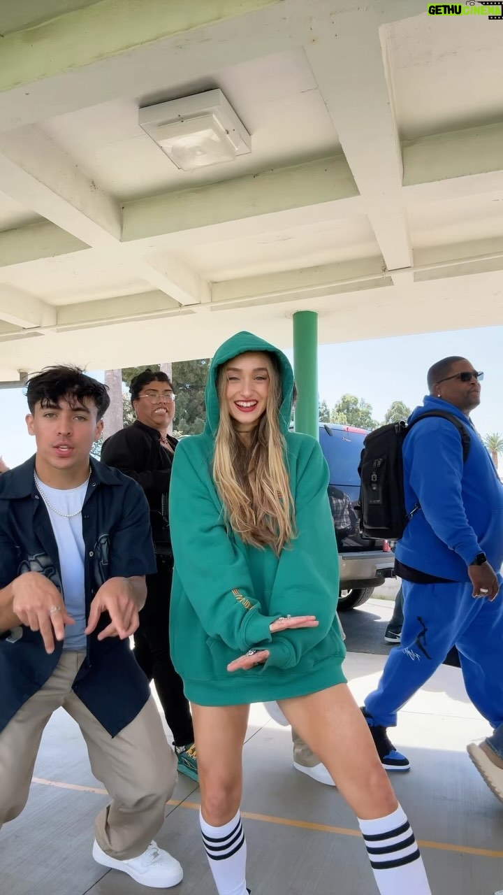 McKenzi Brooke Instagram - The School Principal was getting Lit in the back LMAOO 😂😂🔥 #dance #comedy #school #principal #relatable @wearecrfw