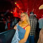 McKenzi Brooke Instagram - Who knew coming to StageCoach I’d meet my childhood CRUSHHH😍 (Swipe to the last photo) If you were KC undercover fan you better SWIPE!!