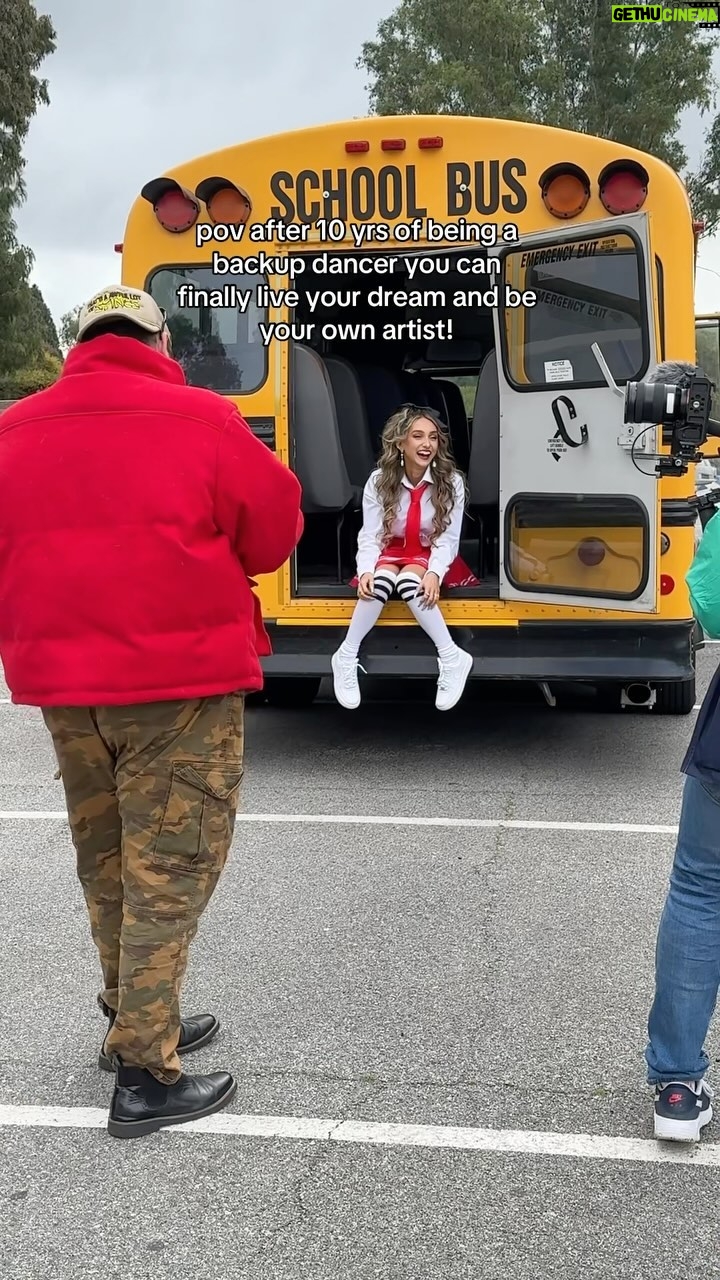 McKenzi Brooke Instagram - Living out your own dreams and paying for your music ❤️ Who would’ve thought. So grateful 🥹 #performance #sing #singer #dance #fu #original #dancers