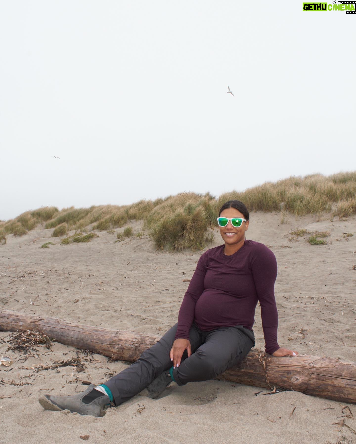 Meagan Martin Instagram - Getting outside is always changing. When the mountains are still too hot, it’s nice to have the cool and misty coast as an option 🥰! Either way my pup maddy is happy since the loves the mountains and the ocean as much as I do! @prana #prAnaPartner #prAnaAdventurer