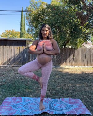 Meagan Martin Instagram - Some 3rd trimester backyard yoga and doggy hangs in my @prana Blazing Star bralette and leggings! Love this set 🥰!!! #prAnaPartner #prAnaAdventurer