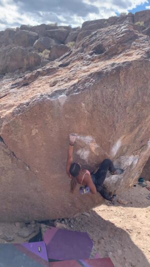 Meagan Martin Instagram - The last time I was in Bishop (the end of October) the temps were not prime and it was hot 🥵!!! It did however give me a chance to get on some moderates I’d never tried like this super fun one called Sucker Punch! Yes, chalking up on the crimp in the middle was necessary in that heat 😂!!! 

@prana @soill @organicclimbing @frictionlabs @kayaclimbing