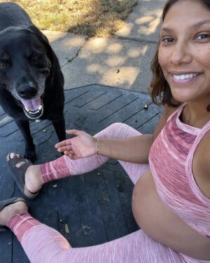Meagan Martin Instagram - Some 3rd trimester backyard yoga and doggy hangs in my @prana Blazing Star bralette and leggings! Love this set 🥰!!! #prAnaPartner #prAnaAdventurer