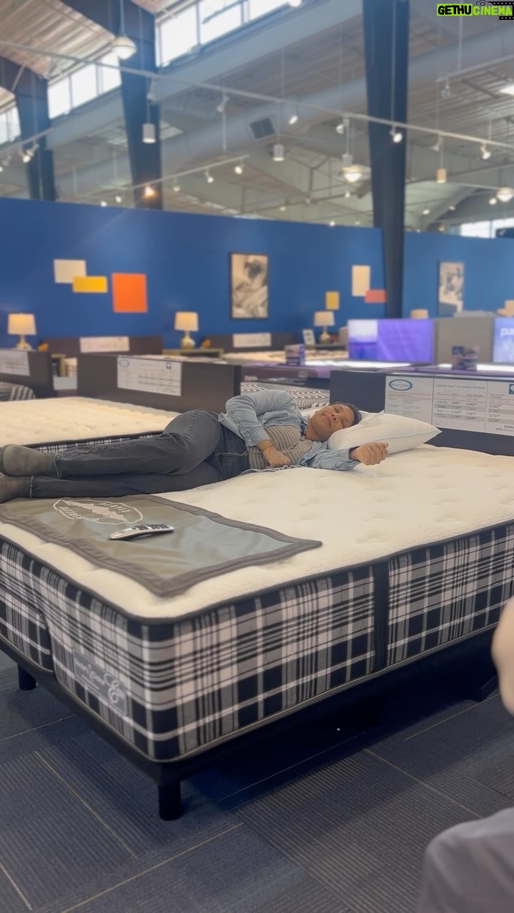 Meagan Martin Instagram - As a new mom, sleep is definitely one of my highest priorities! 🌙👶 That’s why I took the shopping trip of a lifetime to pick out my new dream mattress at @denvermattress - check it out! #ad #mattressshopping #therightmattress